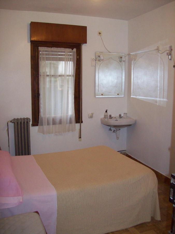 Pension Los Pinos Хихон Екстериор снимка