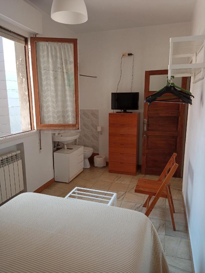 Pension Los Pinos Хихон Екстериор снимка
