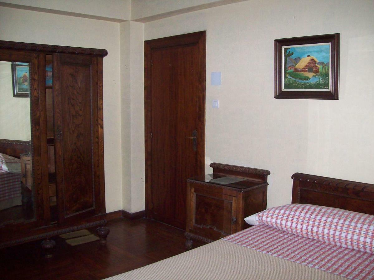 Pension Los Pinos Хихон Екстериор снимка