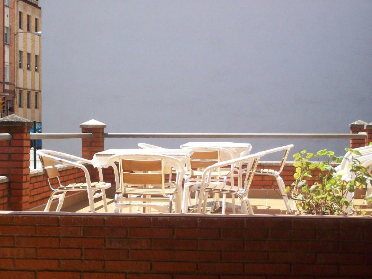 Pension Los Pinos Хихон Екстериор снимка