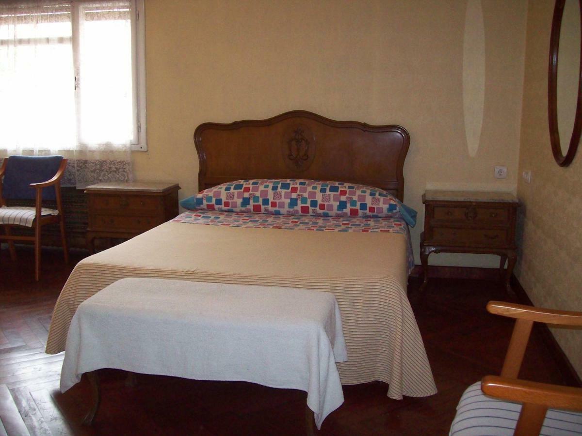 Pension Los Pinos Хихон Екстериор снимка