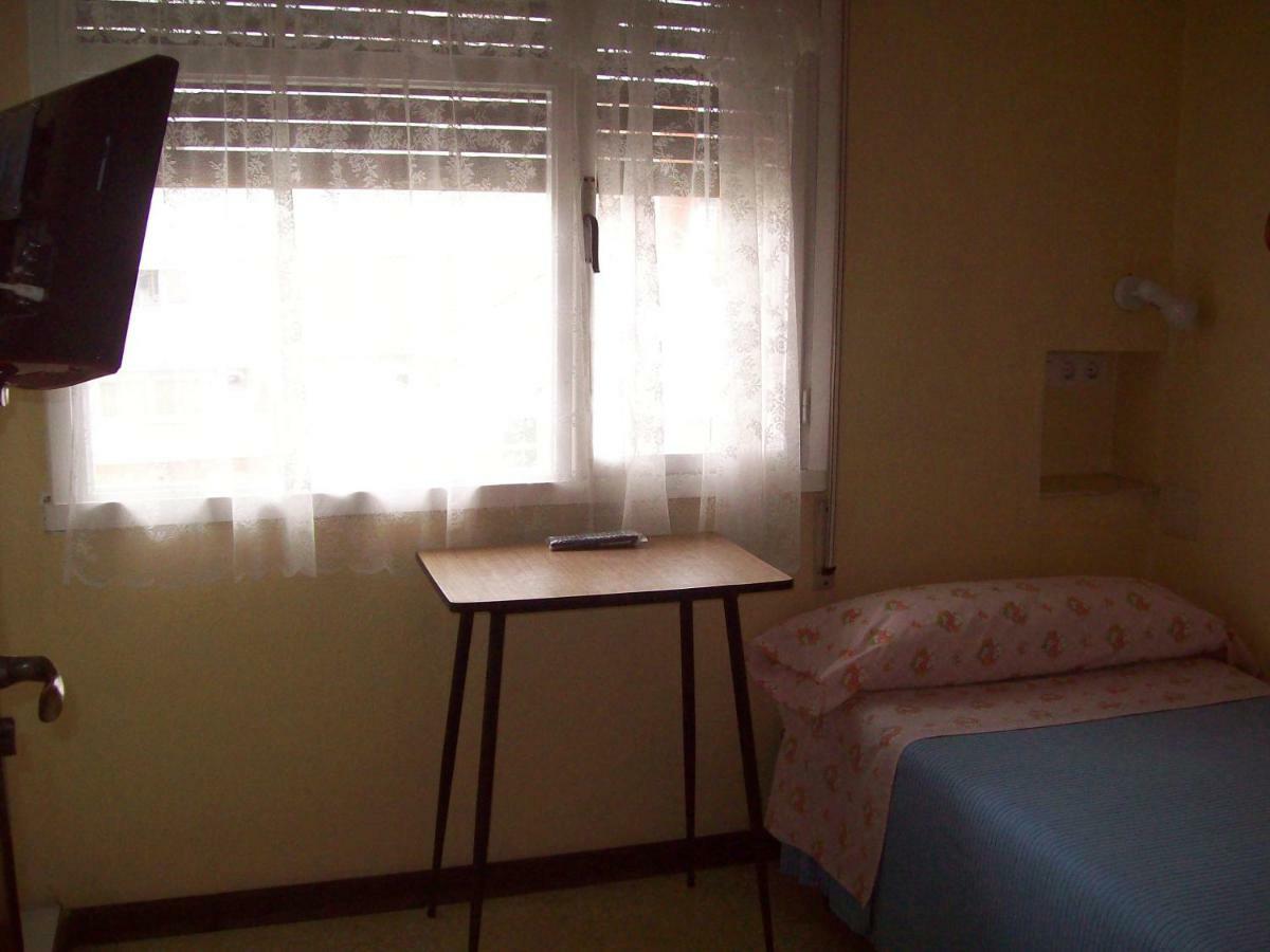 Pension Los Pinos Хихон Екстериор снимка