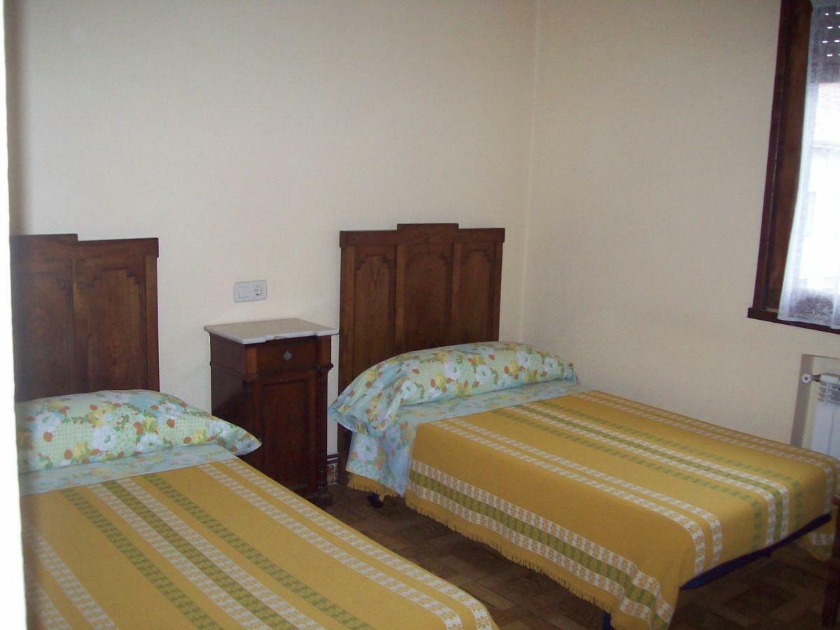 Pension Los Pinos Хихон Екстериор снимка