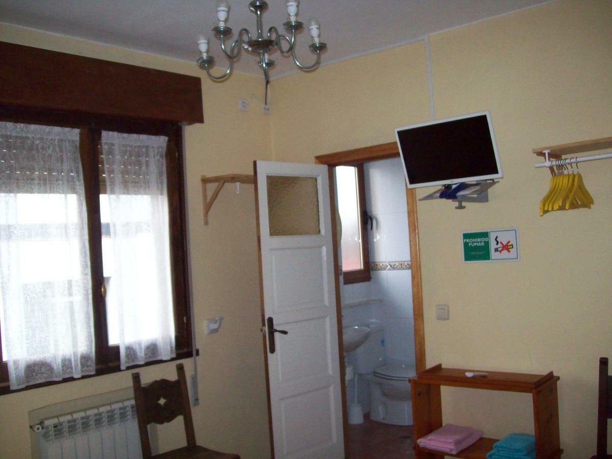 Pension Los Pinos Хихон Екстериор снимка