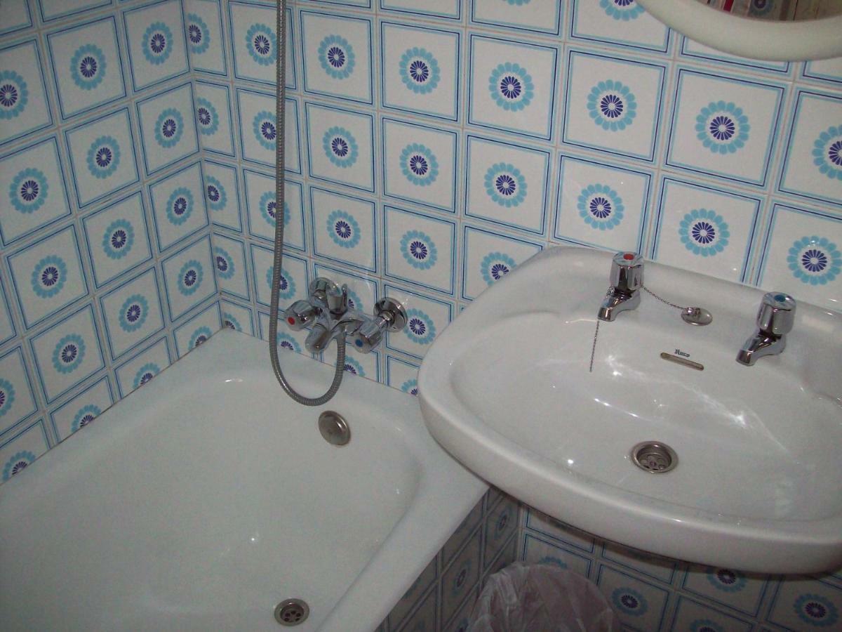 Pension Los Pinos Хихон Екстериор снимка